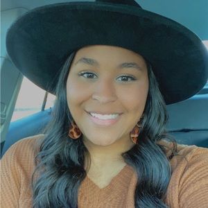 Meet your Posher, Kelsee